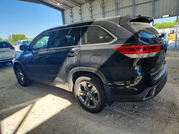5TDDZRFH4JS853928 2018 TOYOTA HIGHLANDER - Image 2