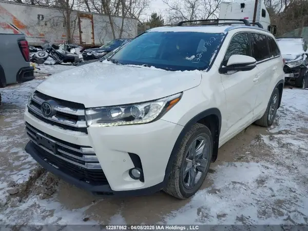 5TDDZRFH4JS858658 2018 TOYOTA HIGHLANDER - Image 2