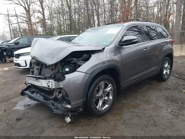 5TDDZRFH4JS873242 2018 TOYOTA HIGHLANDER - Image 2