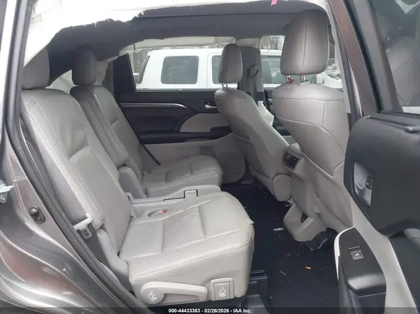 5TDDZRFH4JS873242 2018 TOYOTA HIGHLANDER - Image 8