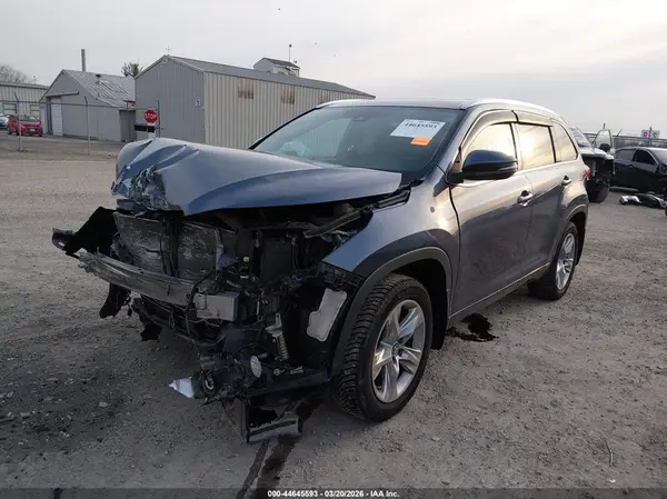 5TDDZRFH4JS875105 2018 TOYOTA HIGHLANDER - Image 2