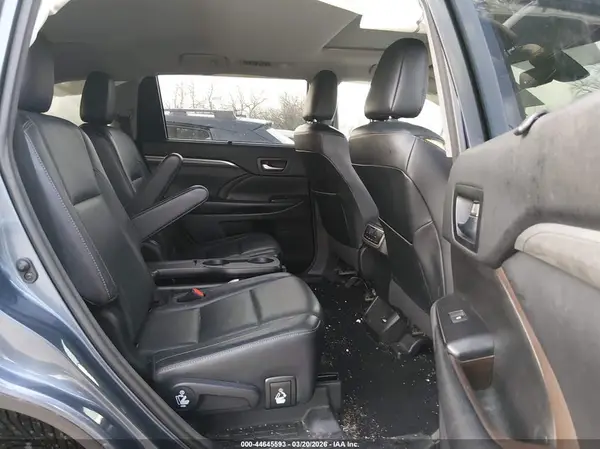 5TDDZRFH4JS875105 2018 TOYOTA HIGHLANDER - Image 8