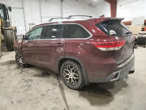 5TDDZRFH4JS875752 2018 TOYOTA HIGHLANDER - Image 2