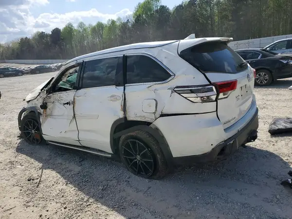 5TDDZRFH4JS878179 2018 TOYOTA HIGHLANDER - Image 2