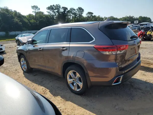5TDDZRFH4JS885083 2018 TOYOTA HIGHLANDER - Image 2