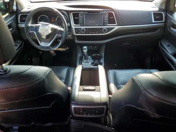 5TDDZRFH4JS885083 2018 TOYOTA HIGHLANDER - Image 8