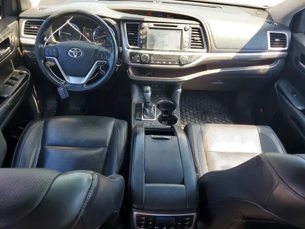 5TDDZRFH4JS886864 2018 TOYOTA HIGHLANDER - Image 8