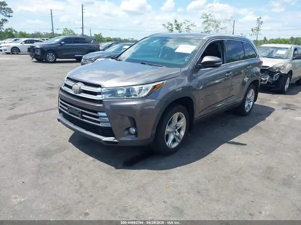 5TDDZRFH4JS911813 2018 TOYOTA HIGHLANDER - Image 2