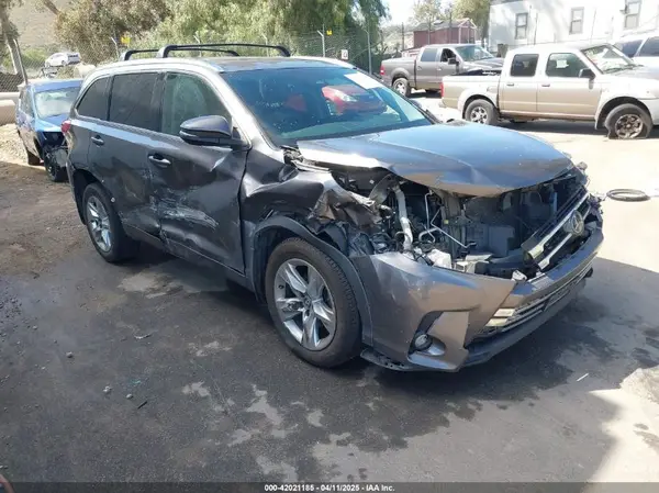 5TDDZRFH4KS702783 2019 TOYOTA HIGHLANDER - Image 1