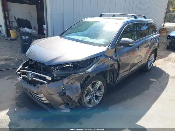 5TDDZRFH4KS702783 2019 TOYOTA HIGHLANDER - Image 2