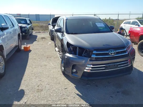 5TDDZRFH4KS709975 2019 TOYOTA HIGHLANDER - Image 1