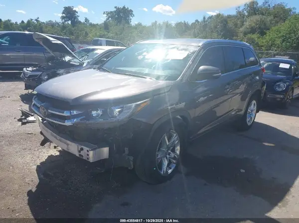 5TDDZRFH4KS735959 2019 TOYOTA HIGHLANDER - Image 2