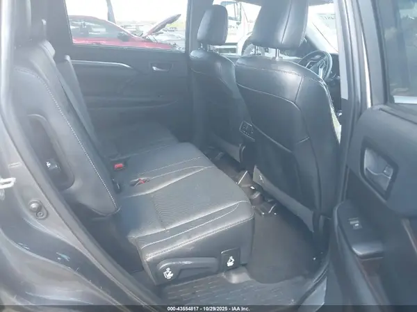 5TDDZRFH4KS735959 2019 TOYOTA HIGHLANDER - Image 8