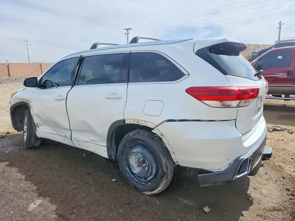 5TDDZRFH4KS738019 2019 TOYOTA HIGHLANDER - Image 2