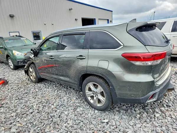 5TDDZRFH4KS922117 2019 TOYOTA HIGHLANDER - Image 2