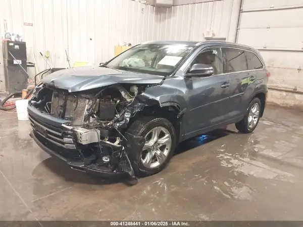 5TDDZRFH4KS928984 2019 TOYOTA HIGHLANDER - Image 2