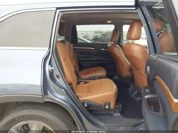 5TDDZRFH4KS940066 2019 TOYOTA HIGHLANDER - Image 8