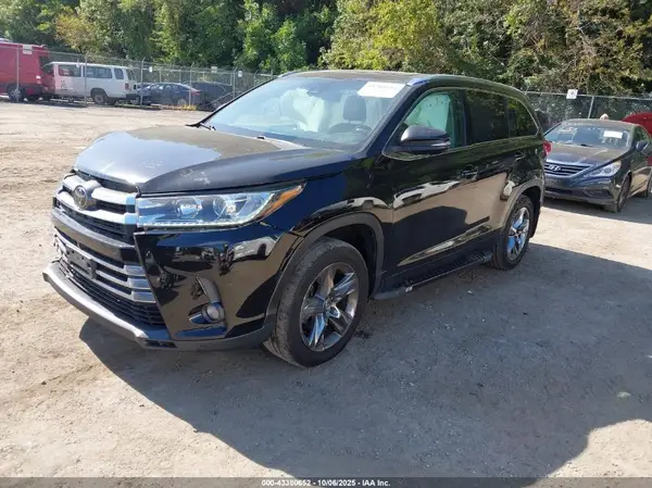 5TDDZRFH4KS948183 2019 TOYOTA HIGHLANDER - Image 2