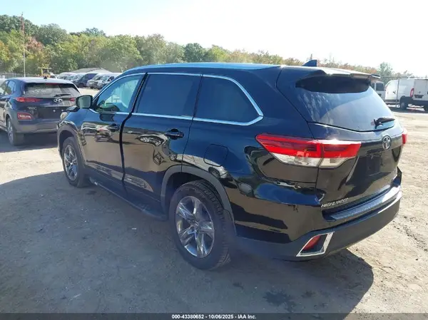 2019 TOYOTA HIGHLANDER IAAI lot 43380652 auction photo 3