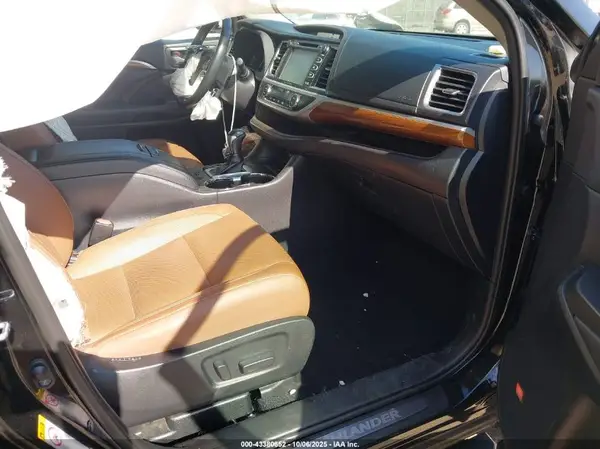 2019 TOYOTA HIGHLANDER IAAI lot 43380652 auction photo 5