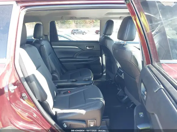 5TDDZRFH4KS958860 2019 TOYOTA HIGHLANDER - Image 8