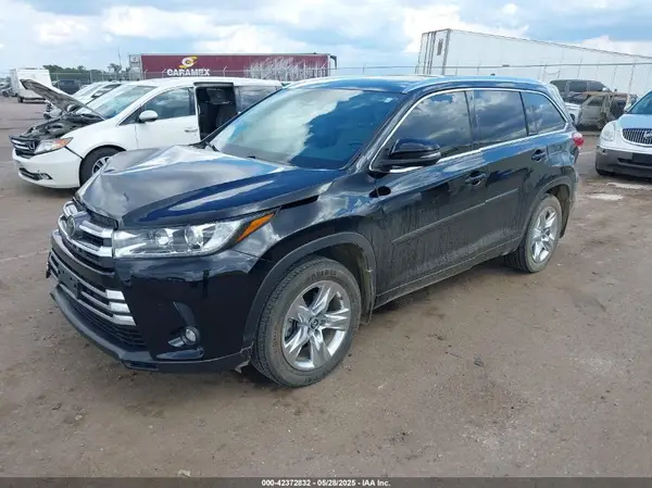 5TDDZRFH4KS986867 2019 TOYOTA HIGHLANDER - Image 2