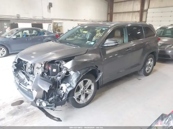 5TDDZRFH4KS987453 2019 TOYOTA HIGHLANDER - Image 2