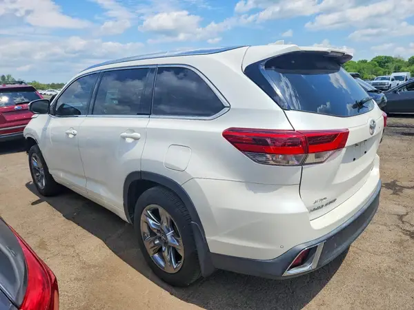 5TDDZRFH4KS995066 2019 TOYOTA HIGHLANDER - Image 2