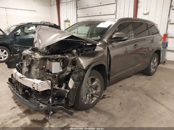 5TDDZRFH4KS997562 2019 TOYOTA HIGHLANDER - Image 2