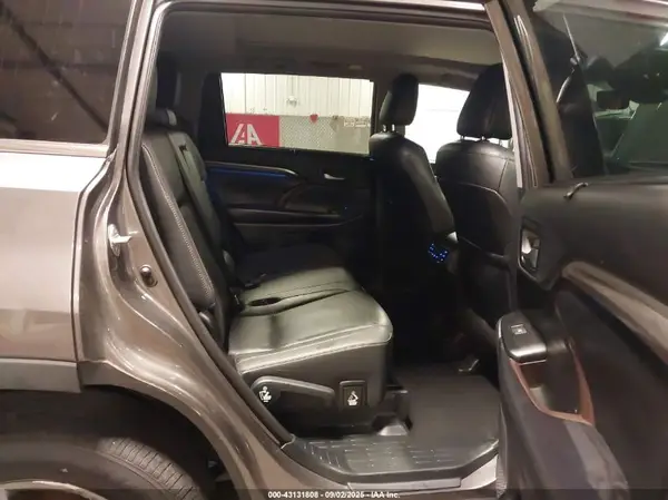 5TDDZRFH4KS997562 2019 TOYOTA HIGHLANDER - Image 8