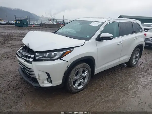 5TDDZRFH5HS377831 2017 TOYOTA HIGHLANDER - Image 2