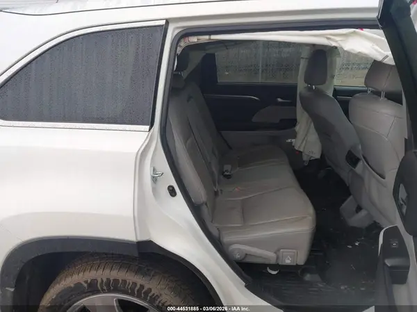 5TDDZRFH5HS377831 2017 TOYOTA HIGHLANDER - Image 8