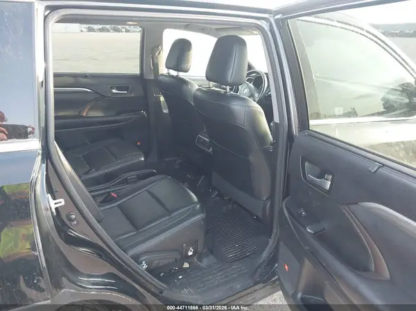 5TDDZRFH5HS382592 2017 TOYOTA HIGHLANDER - Image 8