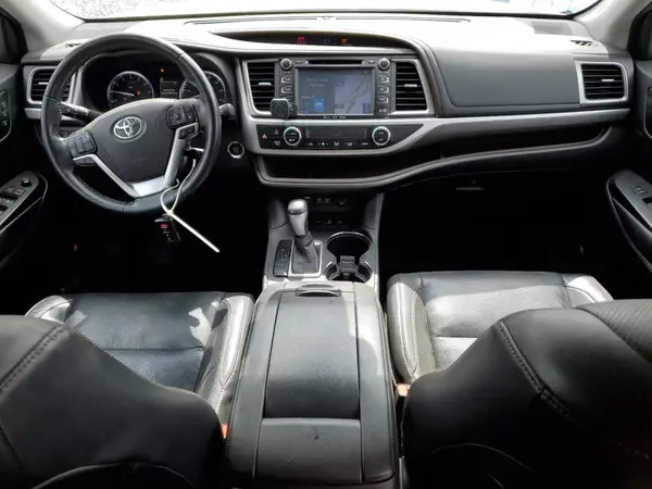 5TDDZRFH5HS391423 2017 TOYOTA HIGHLANDER - Image 8
