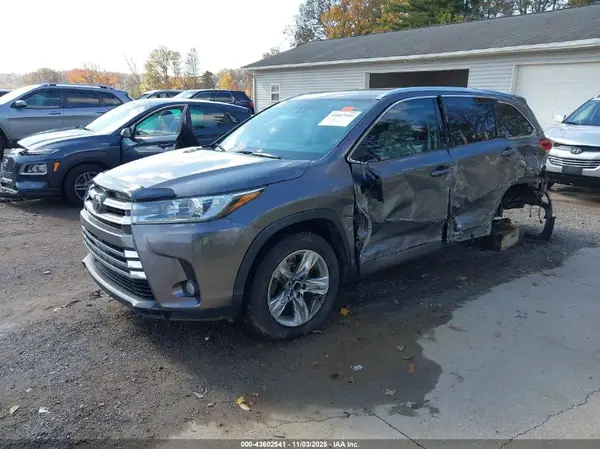5TDDZRFH5HS398422 2017 TOYOTA HIGHLANDER - Image 2