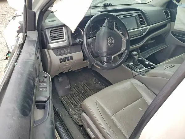 5TDDZRFH5HS410875 2017 TOYOTA HIGHLANDER - Image 8