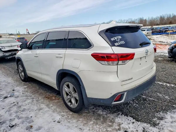 5TDDZRFH5HS413131 2017 TOYOTA HIGHLANDER - Image 2