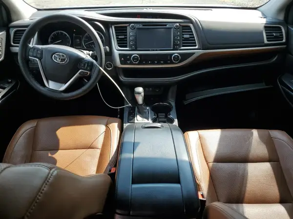 5TDDZRFH5HS413551 2017 TOYOTA HIGHLANDER - Image 8