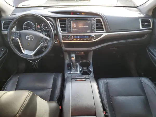5TDDZRFH5HS422101 2017 TOYOTA HIGHLANDER - Image 8