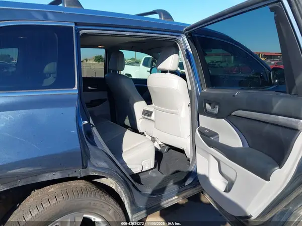 5TDDZRFH5HS427384 2017 TOYOTA HIGHLANDER - Image 8