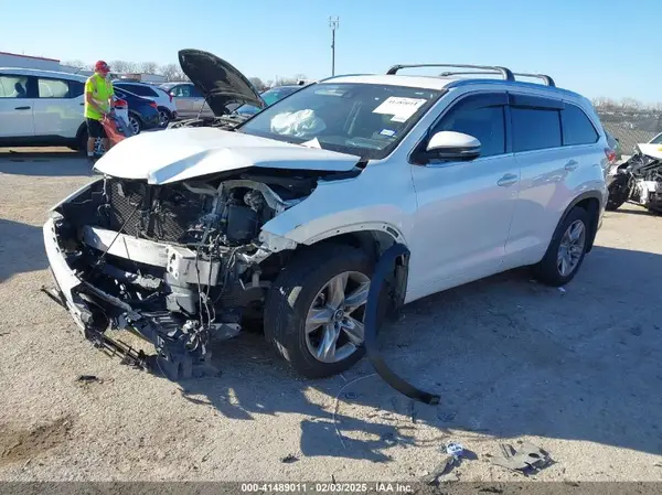 5TDDZRFH5HS428423 2017 TOYOTA HIGHLANDER - Image 2