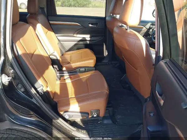 5TDDZRFH5HS441074 2017 TOYOTA HIGHLANDER - Image 8