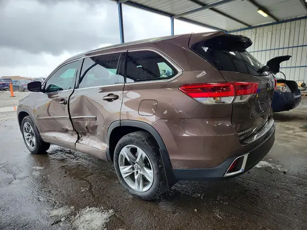 5TDDZRFH5HS450583 2017 TOYOTA HIGHLANDER - Image 2