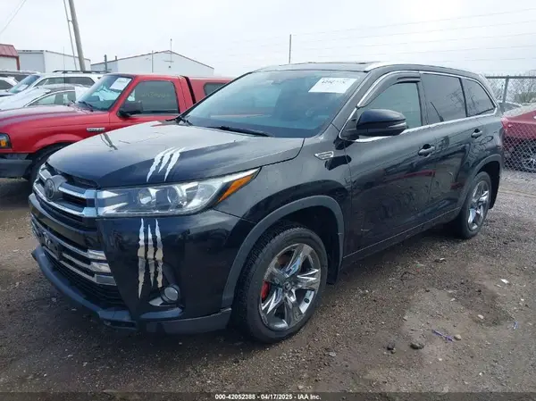 5TDDZRFH5HS456593 2017 TOYOTA HIGHLANDER - Image 2