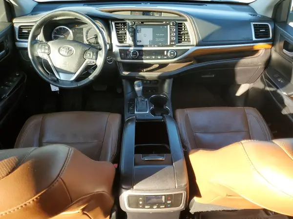5TDDZRFH5HS458439 2017 TOYOTA HIGHLANDER - Image 8