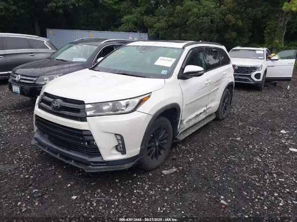 5TDDZRFH5HS479159 2017 TOYOTA HIGHLANDER - Image 2