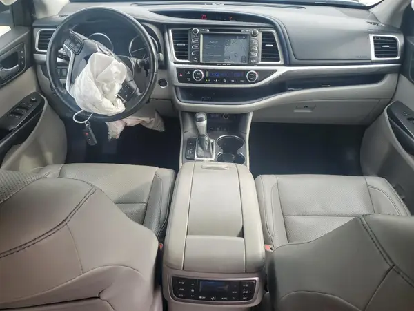 5TDDZRFH5JS488966 2018 TOYOTA HIGHLANDER - Image 8