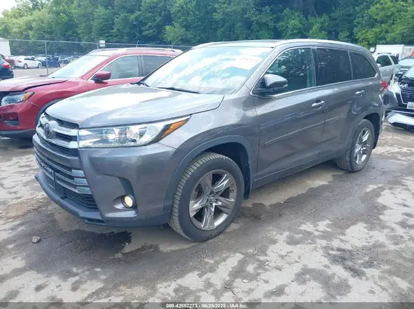 5TDDZRFH5JS498672 2018 TOYOTA HIGHLANDER - Image 2