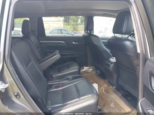 5TDDZRFH5JS498672 2018 TOYOTA HIGHLANDER - Image 8