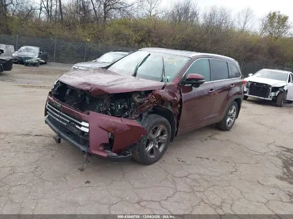 5TDDZRFH5JS814149 2018 TOYOTA HIGHLANDER - Image 2